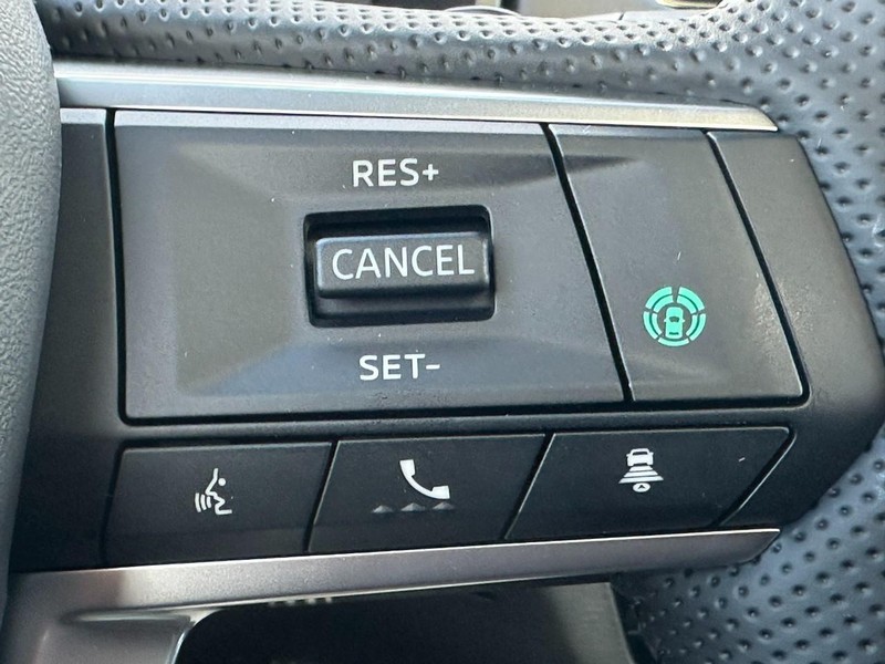 Mitsubishi Outlander Vehicle Full-screen Gallery Image 14