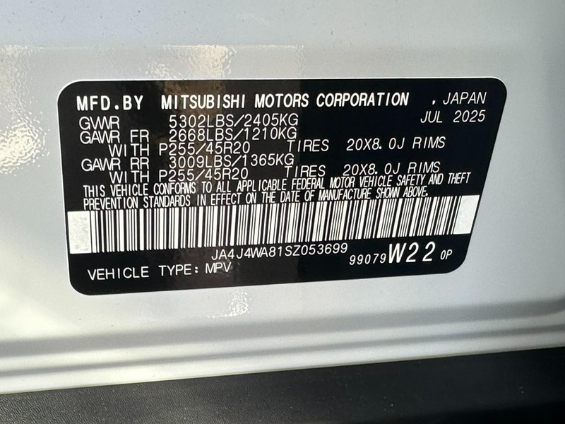 Mitsubishi Outlander Vehicle Full-screen Gallery Image 18