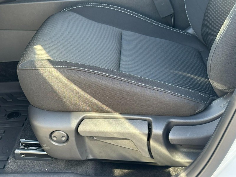 Mitsubishi Outlander Vehicle Full-screen Gallery Image 10