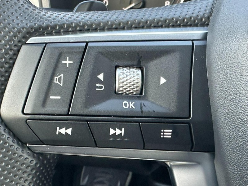 Mitsubishi Outlander Vehicle Full-screen Gallery Image 11