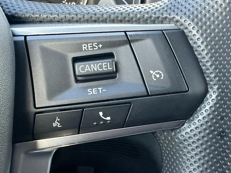 Mitsubishi Outlander Vehicle Full-screen Gallery Image 12