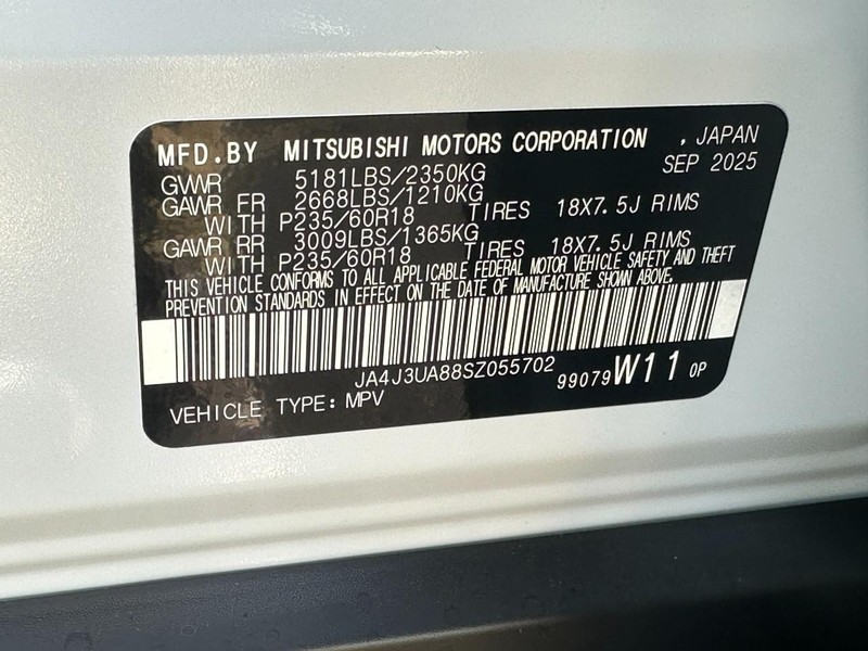 Mitsubishi Outlander Vehicle Full-screen Gallery Image 15