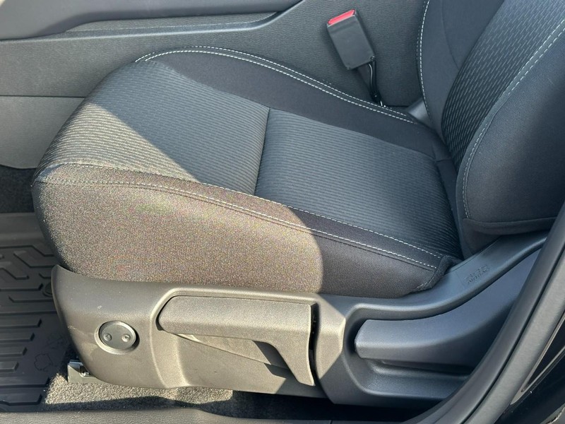 Mitsubishi Outlander Vehicle Full-screen Gallery Image 10