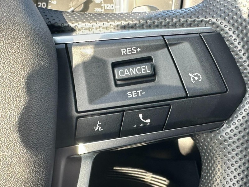 Mitsubishi Outlander Vehicle Full-screen Gallery Image 12