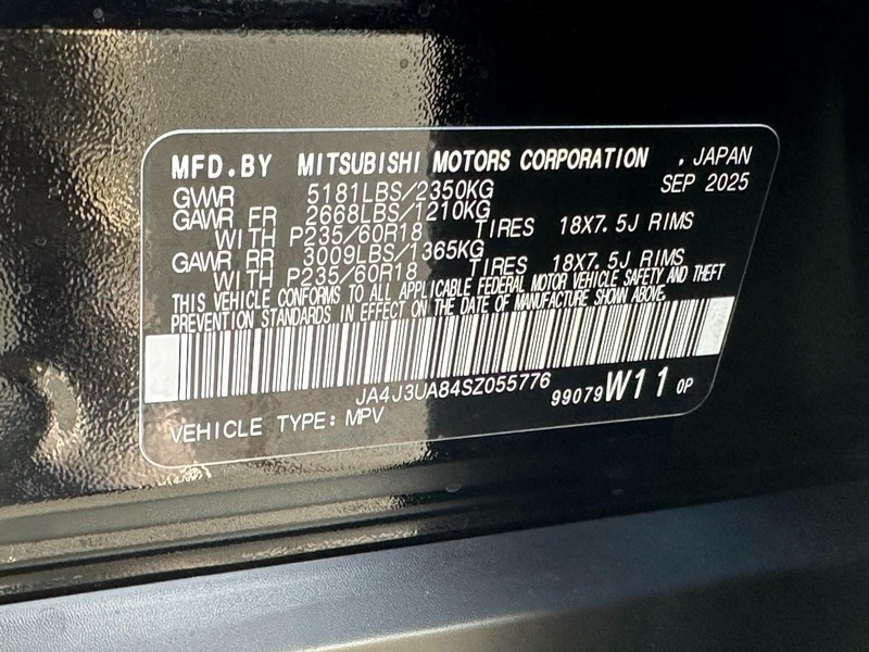 Mitsubishi Outlander Vehicle Full-screen Gallery Image 16