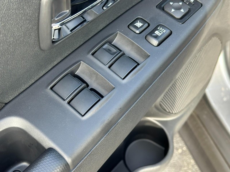 Mitsubishi Outlander Sport Vehicle Full-screen Gallery Image 9