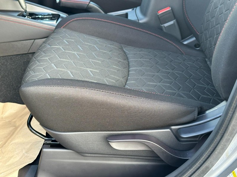 Mitsubishi Outlander Sport Vehicle Full-screen Gallery Image 10