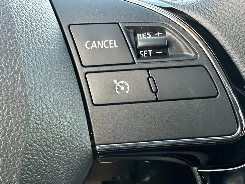 Mitsubishi Outlander Sport Vehicle Full-screen Gallery Image 12