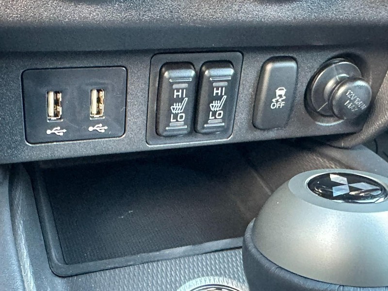 Mitsubishi Outlander Sport Vehicle Full-screen Gallery Image 14