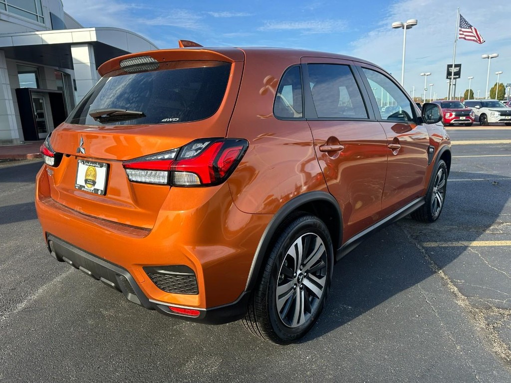 Mitsubishi Outlander Sport Vehicle Full-screen Gallery Image 3