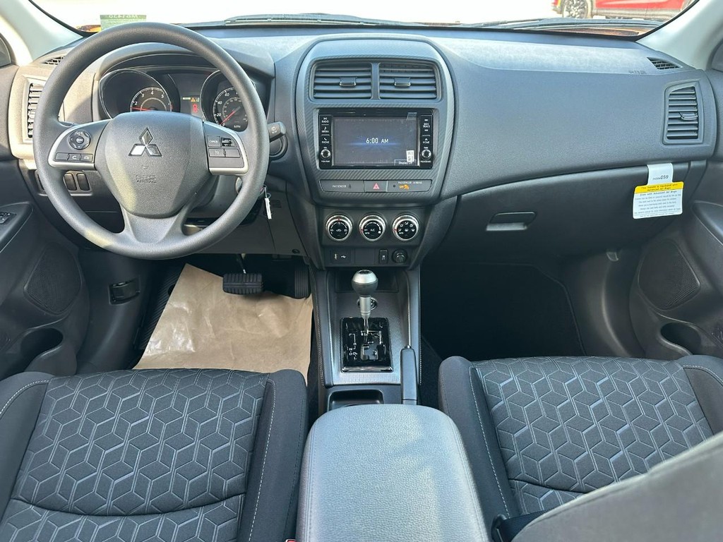 Mitsubishi Outlander Sport Vehicle Full-screen Gallery Image 5