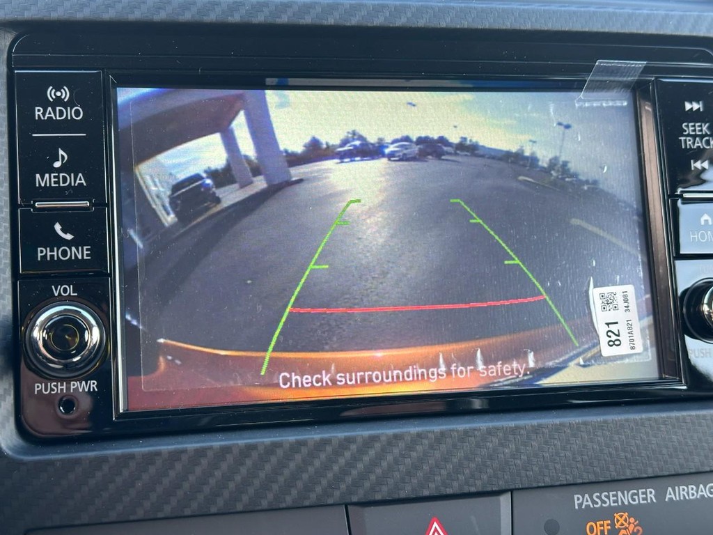 Mitsubishi Outlander Sport Vehicle Full-screen Gallery Image 14