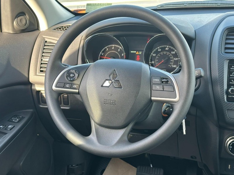 Mitsubishi Outlander Sport Vehicle Full-screen Gallery Image 6