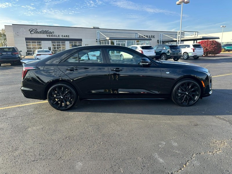 Cadillac CT4 Vehicle Full-screen Gallery Image 2