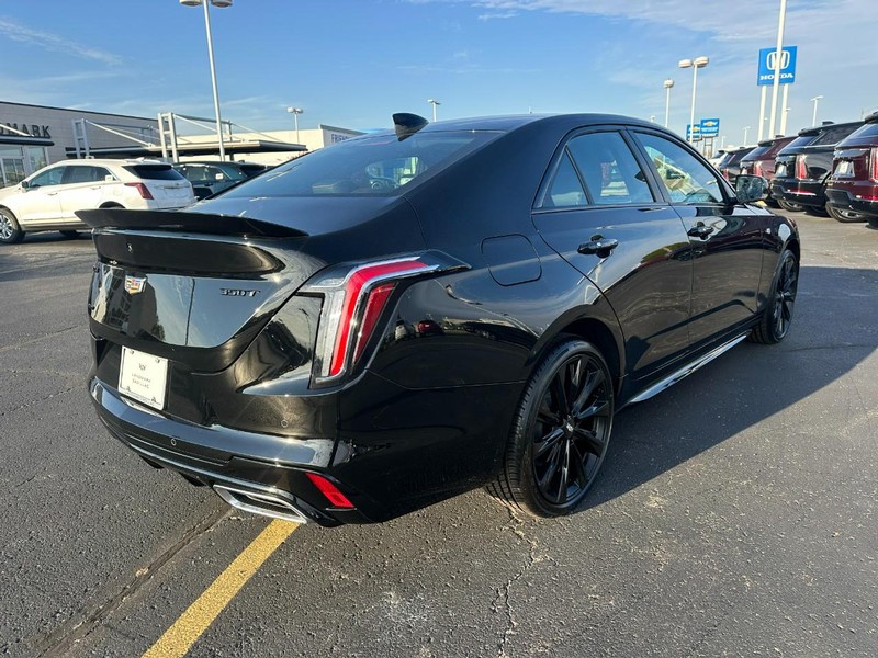 Cadillac CT4 Vehicle Full-screen Gallery Image 3