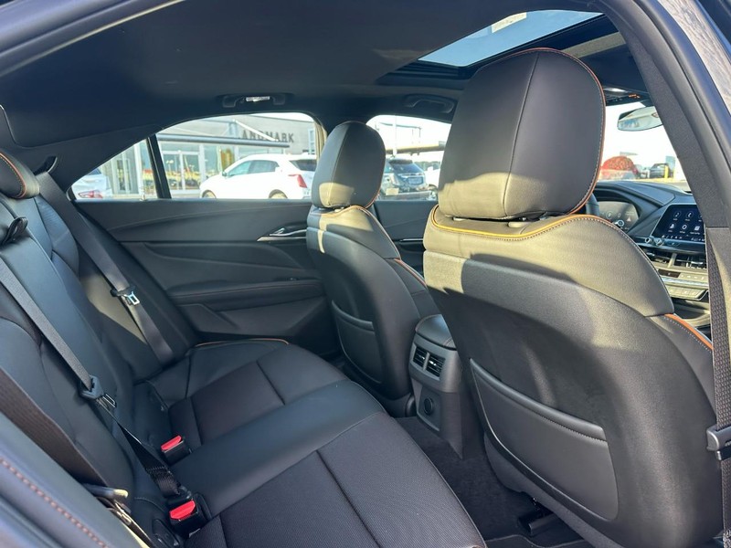 Cadillac CT4 Vehicle Full-screen Gallery Image 4