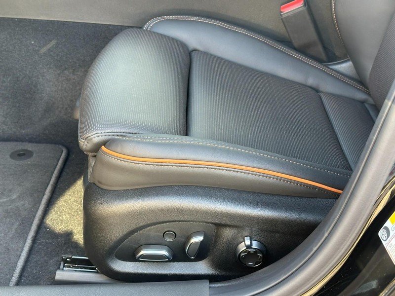 Cadillac CT4 Vehicle Full-screen Gallery Image 11