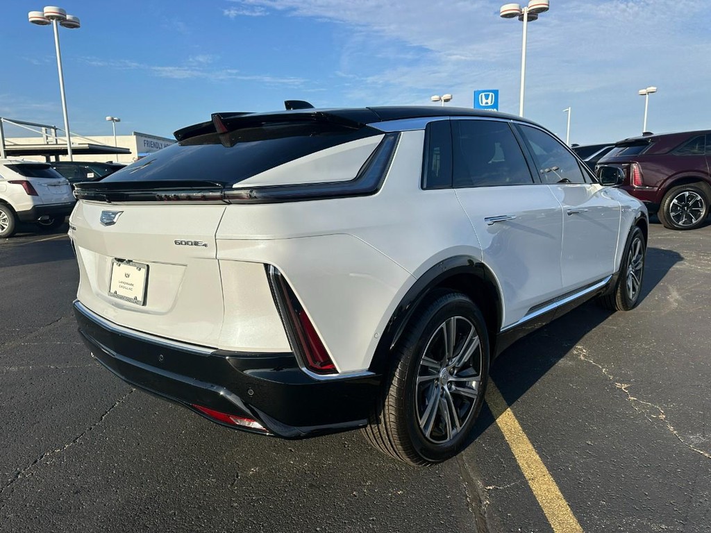 Cadillac LYRIQ Vehicle Full-screen Gallery Image 3