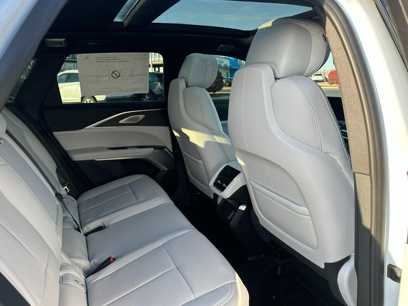 Cadillac LYRIQ Vehicle Full-screen Gallery Image 4