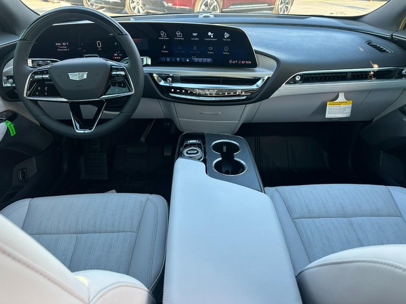 Cadillac LYRIQ Vehicle Full-screen Gallery Image 6