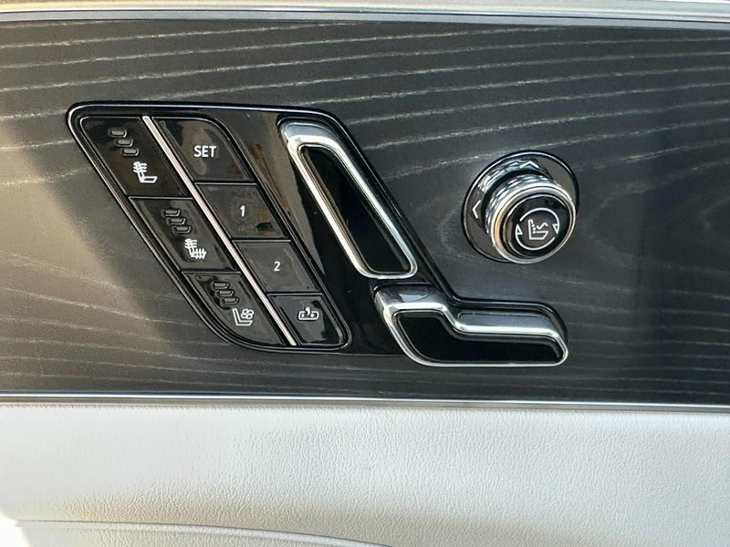 Cadillac LYRIQ Vehicle Full-screen Gallery Image 11