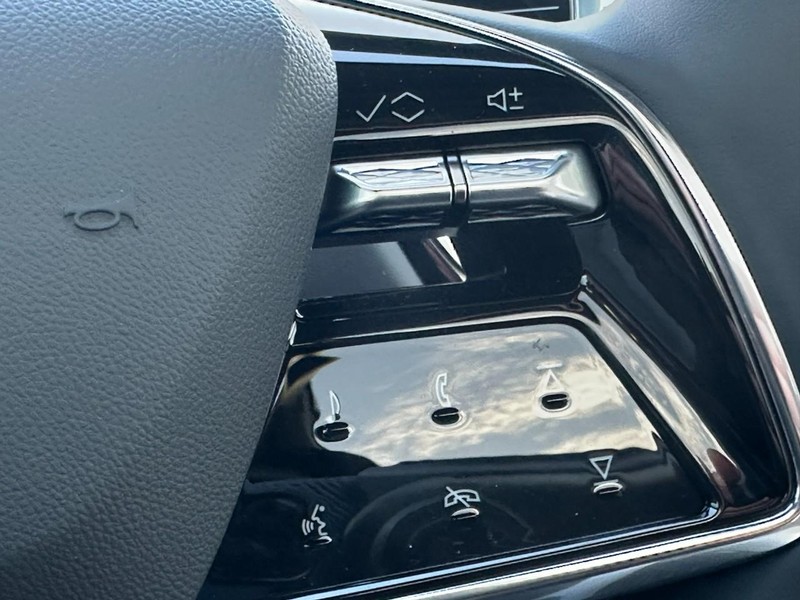 Cadillac LYRIQ Vehicle Full-screen Gallery Image 14