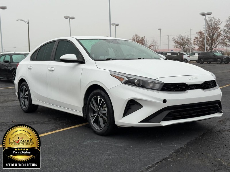 Kia Forte Vehicle Full-screen Gallery Image 2