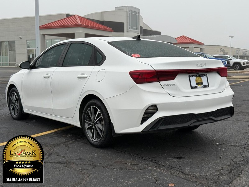 Kia Forte Vehicle Full-screen Gallery Image 5