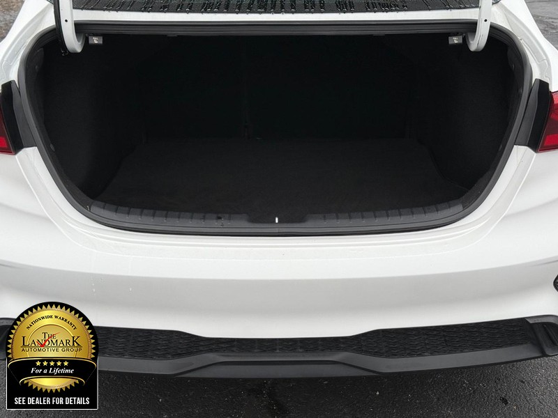 Kia Forte Vehicle Full-screen Gallery Image 6