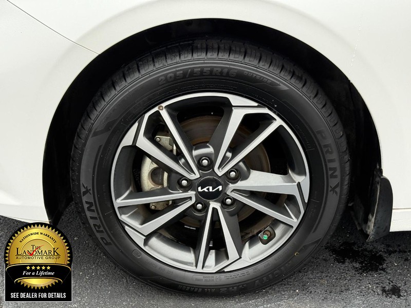 Kia Forte Vehicle Full-screen Gallery Image 7