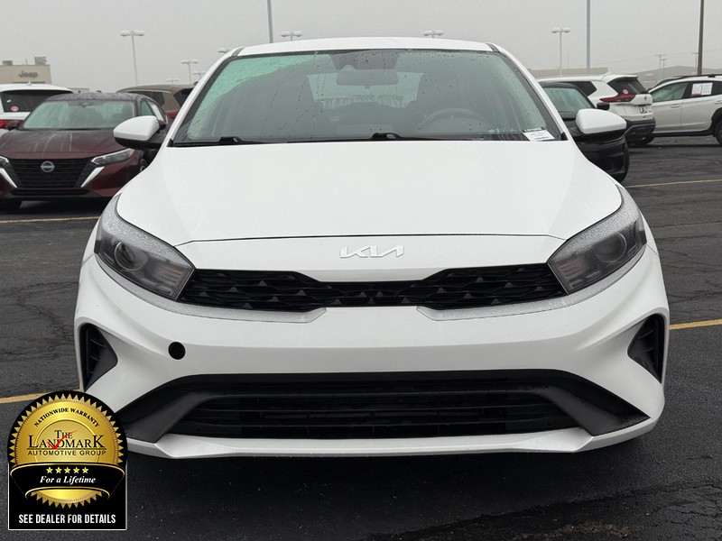 Kia Forte Vehicle Full-screen Gallery Image 9