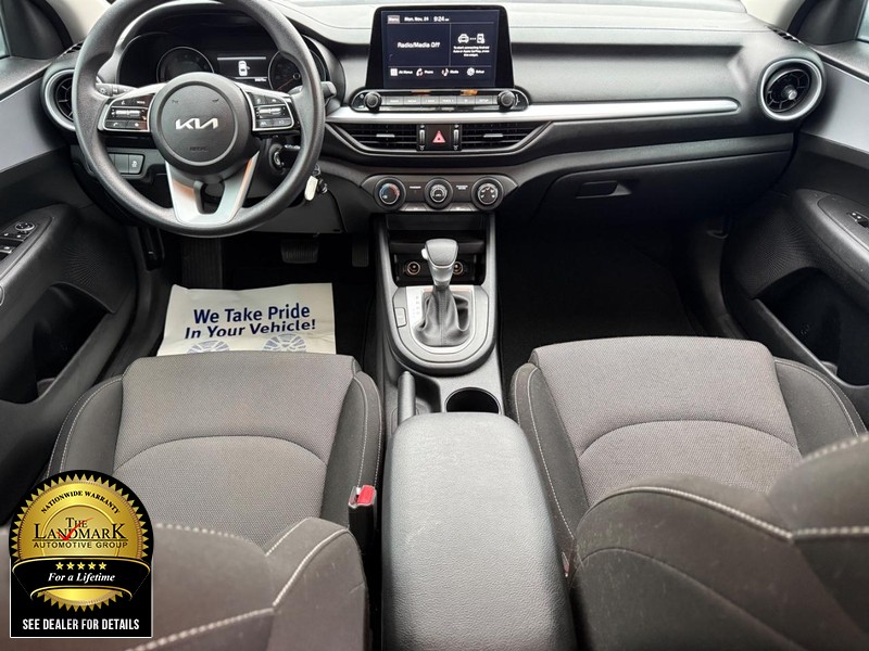 Kia Forte Vehicle Full-screen Gallery Image 11