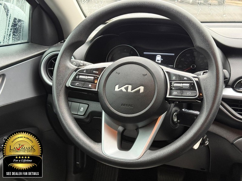 Kia Forte Vehicle Full-screen Gallery Image 12