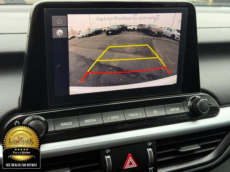 Kia Forte Vehicle Full-screen Gallery Image 16