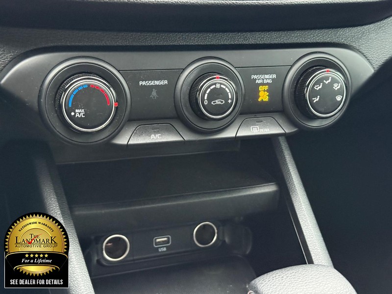 Kia Forte Vehicle Full-screen Gallery Image 17