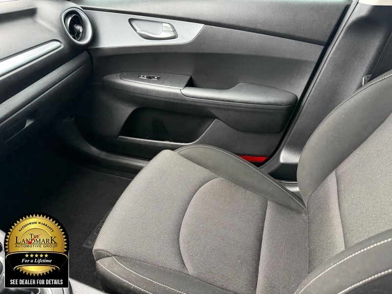 Kia Forte Vehicle Full-screen Gallery Image 19