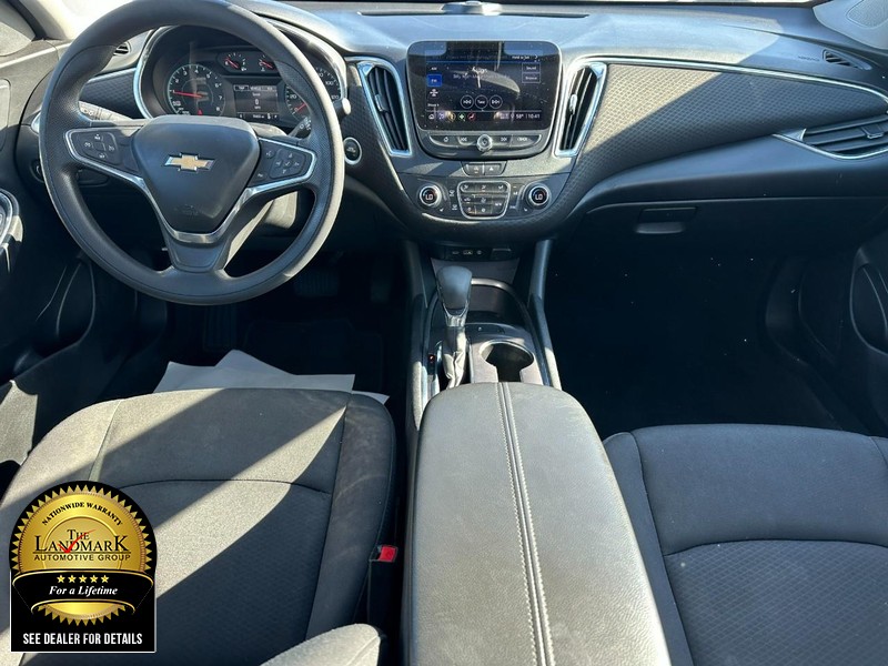 Chevrolet Malibu Vehicle Full-screen Gallery Image 11