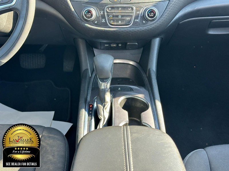 Chevrolet Malibu Vehicle Full-screen Gallery Image 14