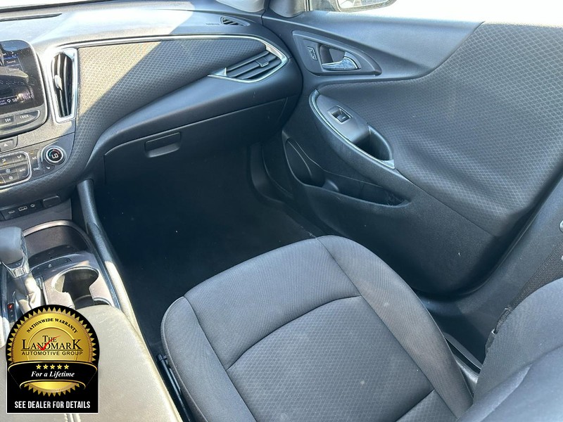 Chevrolet Malibu Vehicle Full-screen Gallery Image 15