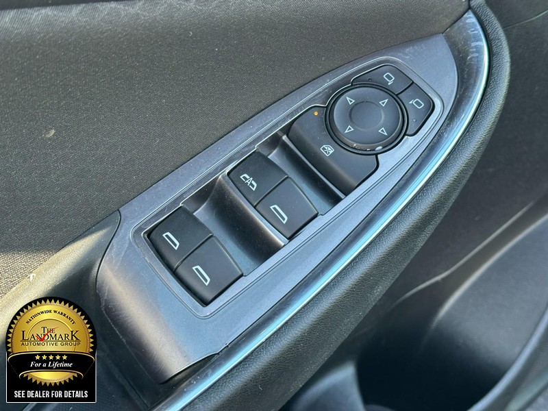 Chevrolet Malibu Vehicle Full-screen Gallery Image 16