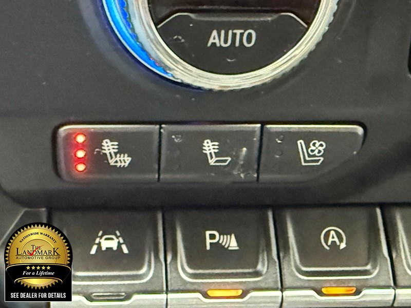 GMC Sierra 1500 Vehicle Full-screen Gallery Image 12