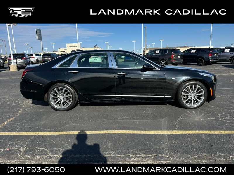 Cadillac CT6 Vehicle Full-screen Gallery Image 01
