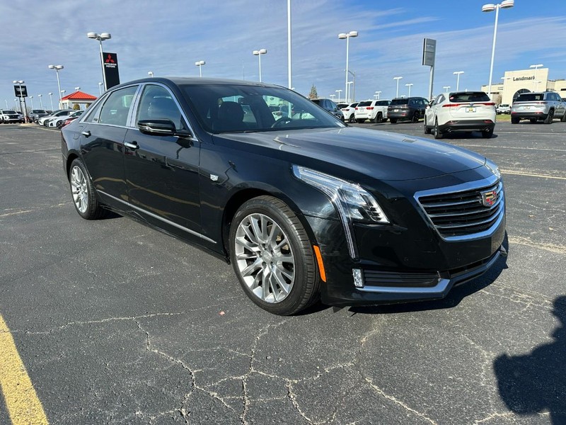 Cadillac CT6 Vehicle Full-screen Gallery Image 02