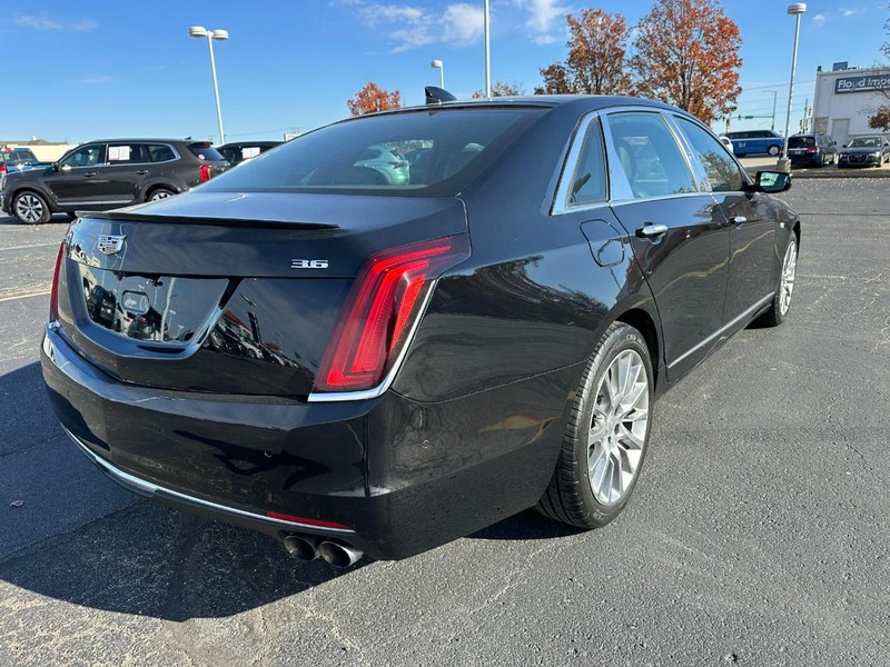 Cadillac CT6 Vehicle Full-screen Gallery Image 03