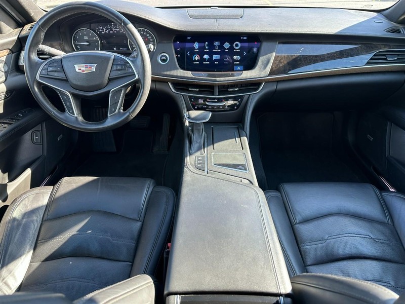 Cadillac CT6 Vehicle Full-screen Gallery Image 12