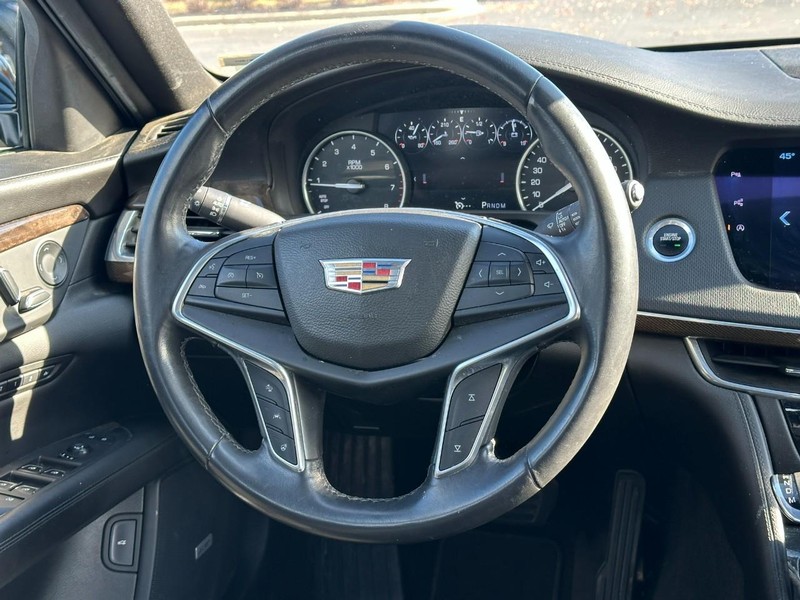 Cadillac CT6 Vehicle Full-screen Gallery Image 13