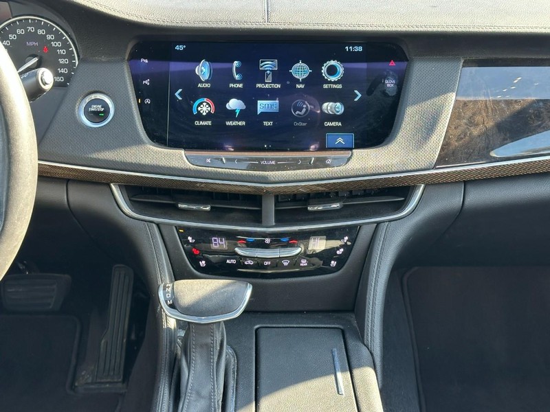 Cadillac CT6 Vehicle Full-screen Gallery Image 14
