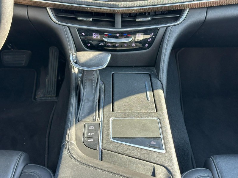 Cadillac CT6 Vehicle Full-screen Gallery Image 15