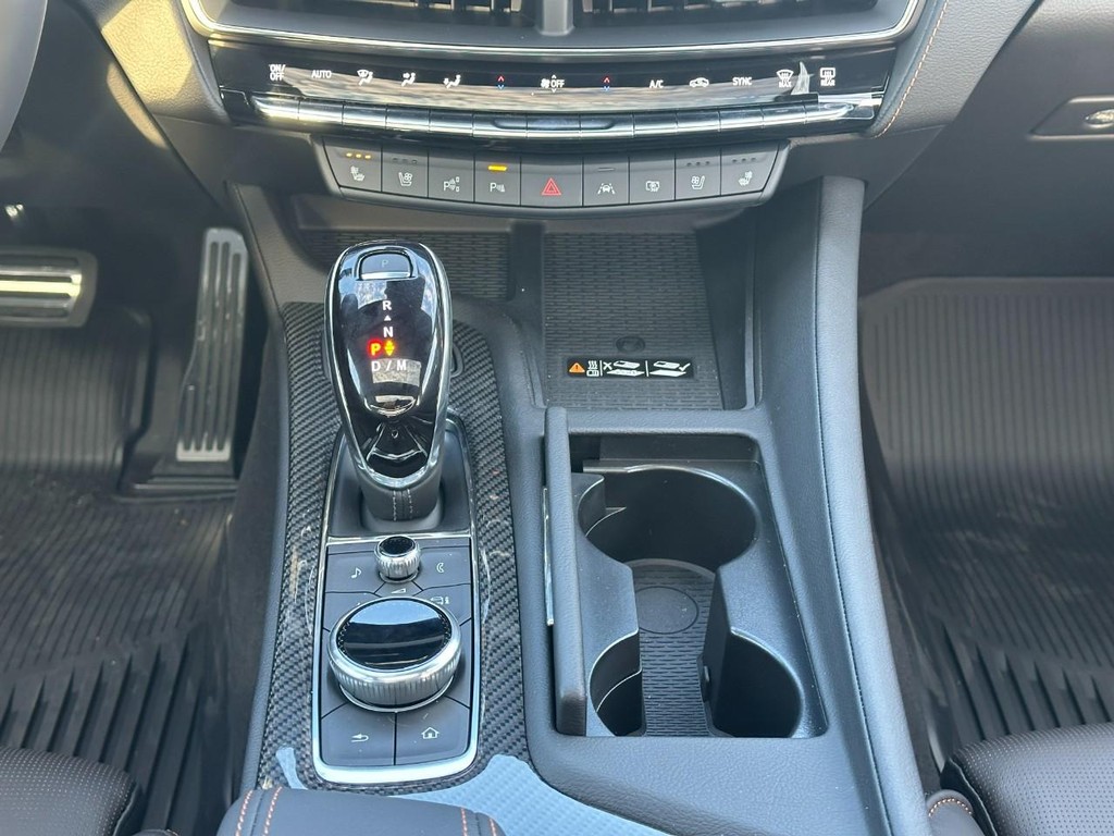 Cadillac CT5-V Vehicle Full-screen Gallery Image 9