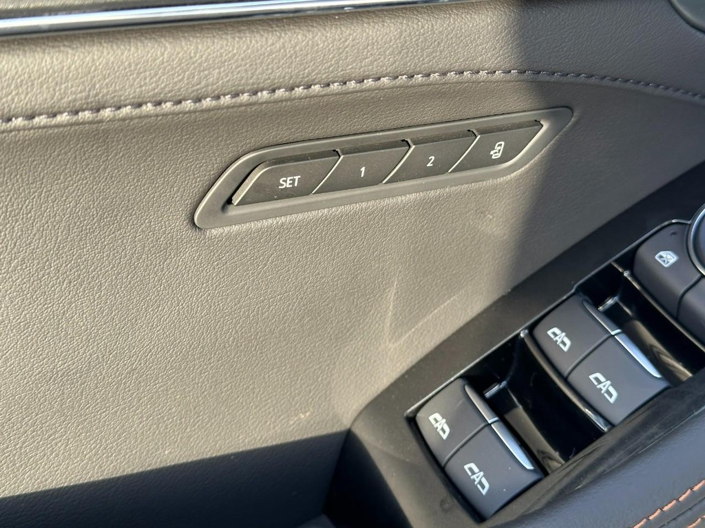 Cadillac CT5-V Vehicle Full-screen Gallery Image 11